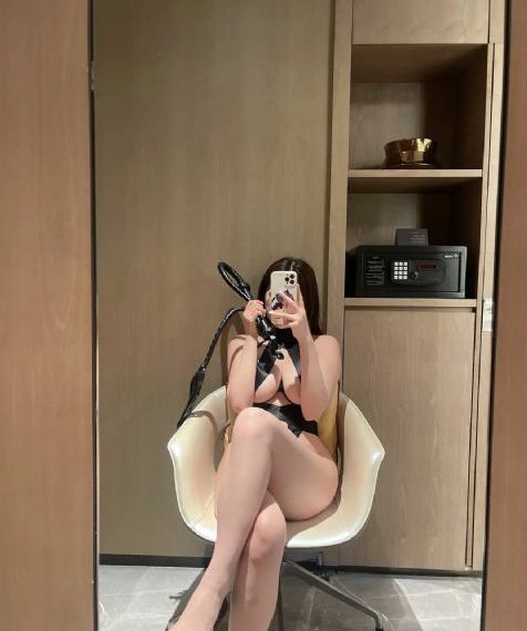脱衣舞娘