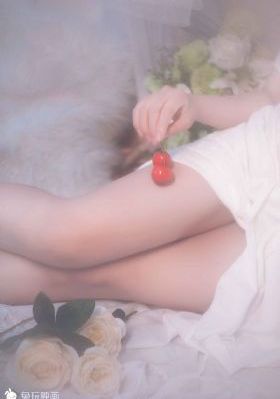 拖旅行箱的女人