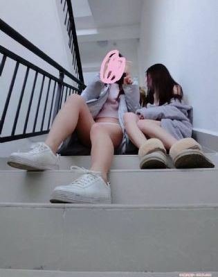 盛放—一对换交情侣的故事